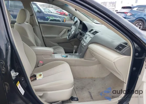 2010 Toyota Camry z USA, uszkodzony, nr VIN 4T1BF3EK3AU021014